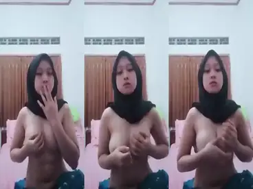 Dokumentasi Ukhti Hijabers Cantik Bersantai Kasur